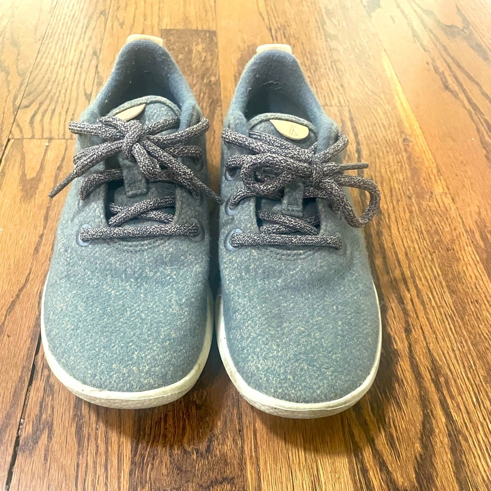 Like new Allbirds size 6